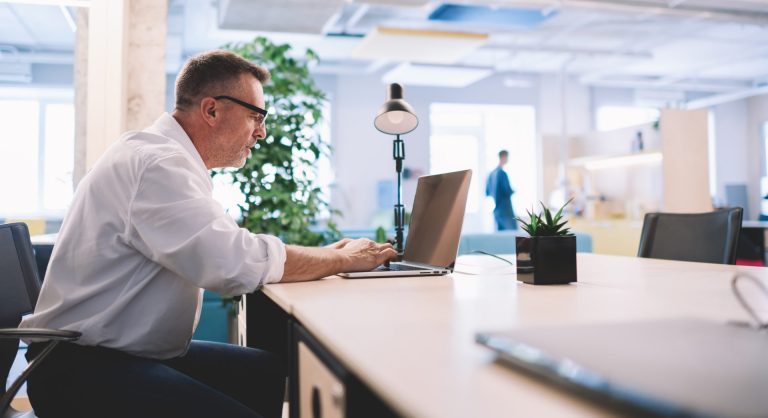 man-working-at-laptop-in-modern-bright-office-2026-01-09-07-27-52-utc
